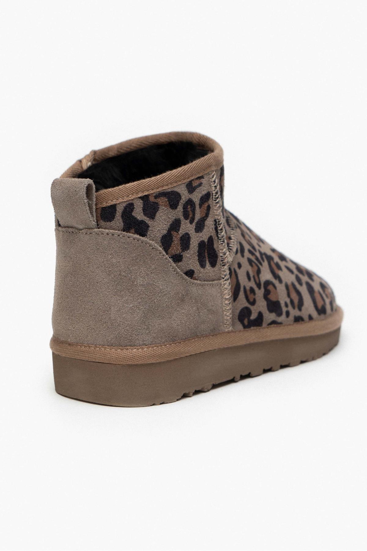 MEGI Mörkbeige Leopard Äkta Mocka Päls Insida Boots