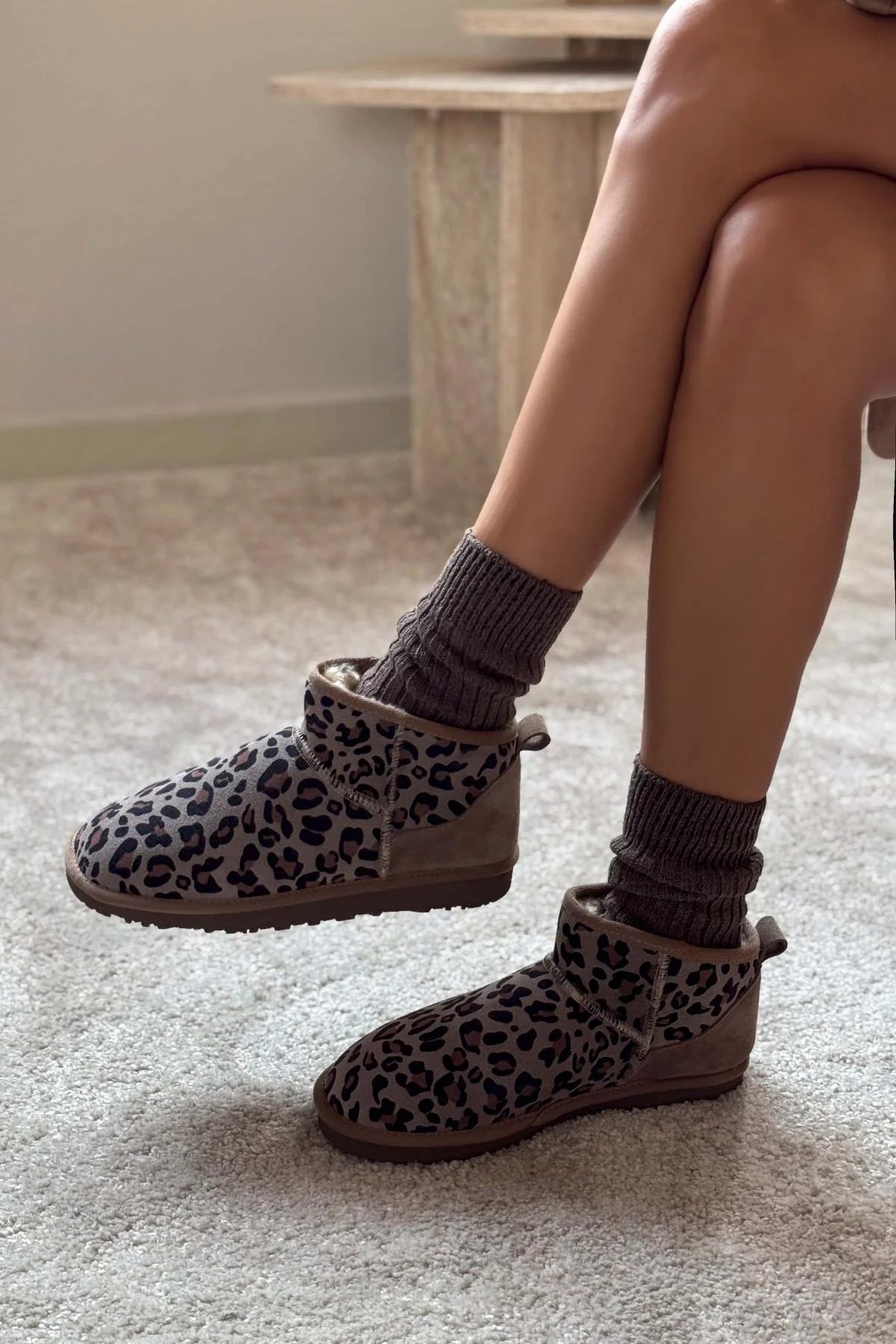 MEGI Mörkbeige Leopard Äkta Mocka Päls Insida Boots