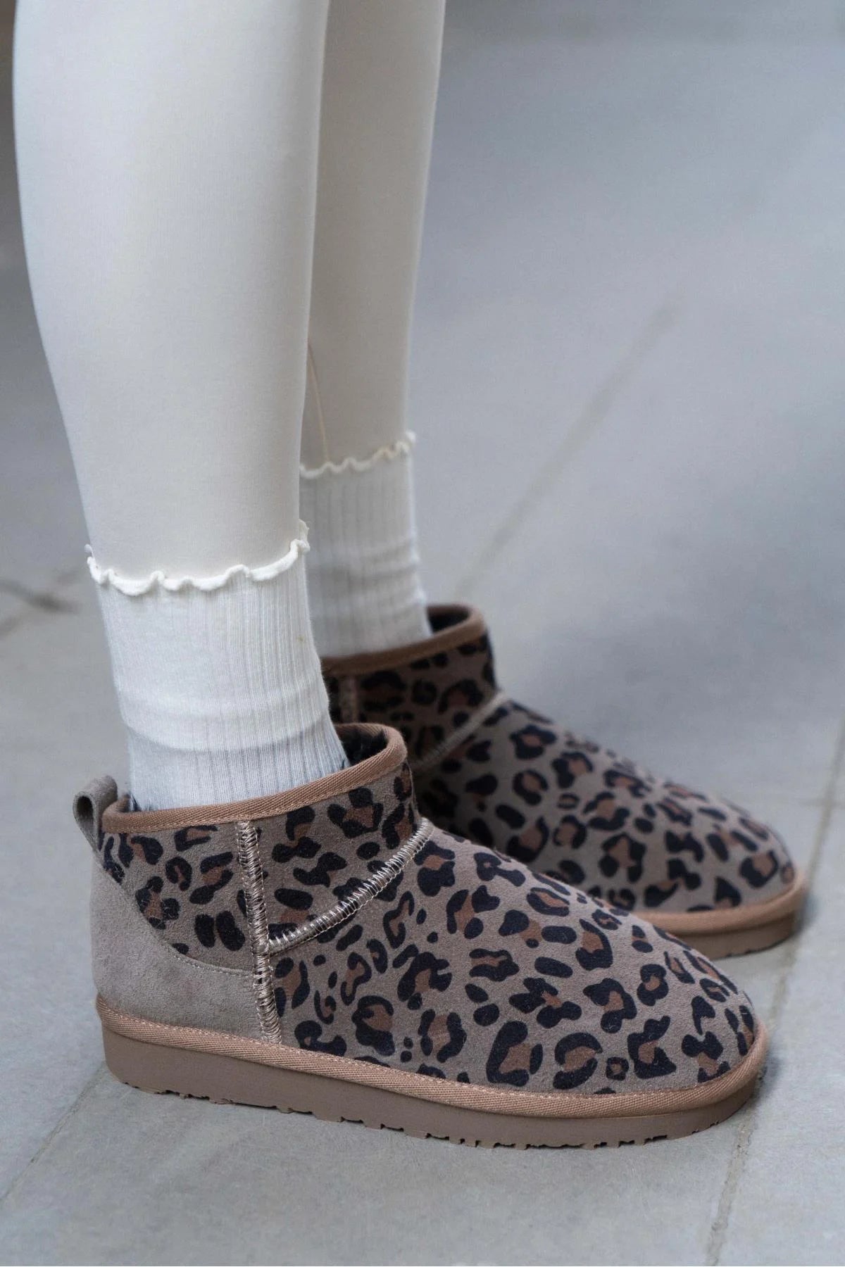 MEGI Mörkbeige Leopard Äkta Mocka Päls Insida Boots