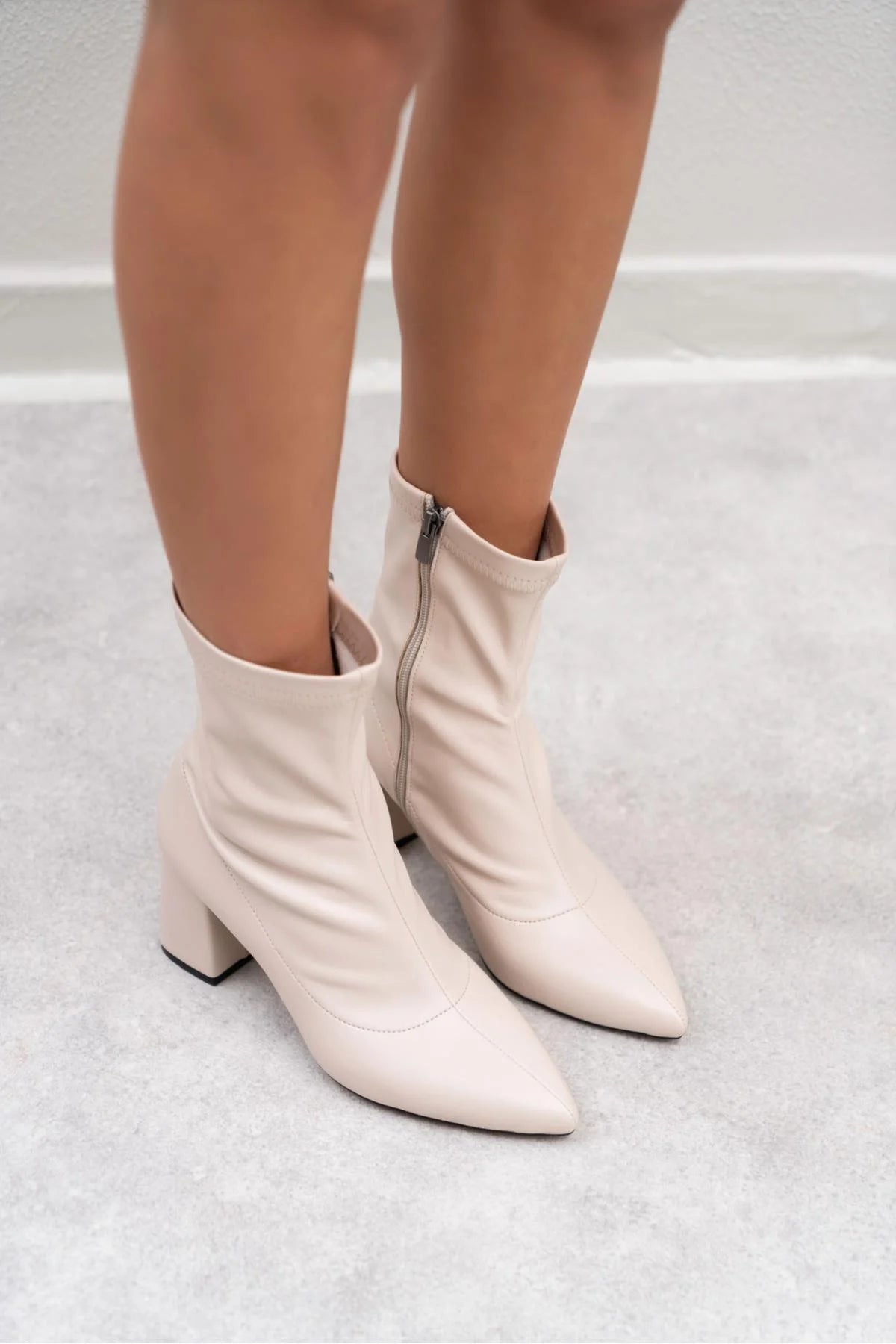 RÖVARE Beige Matt Boots