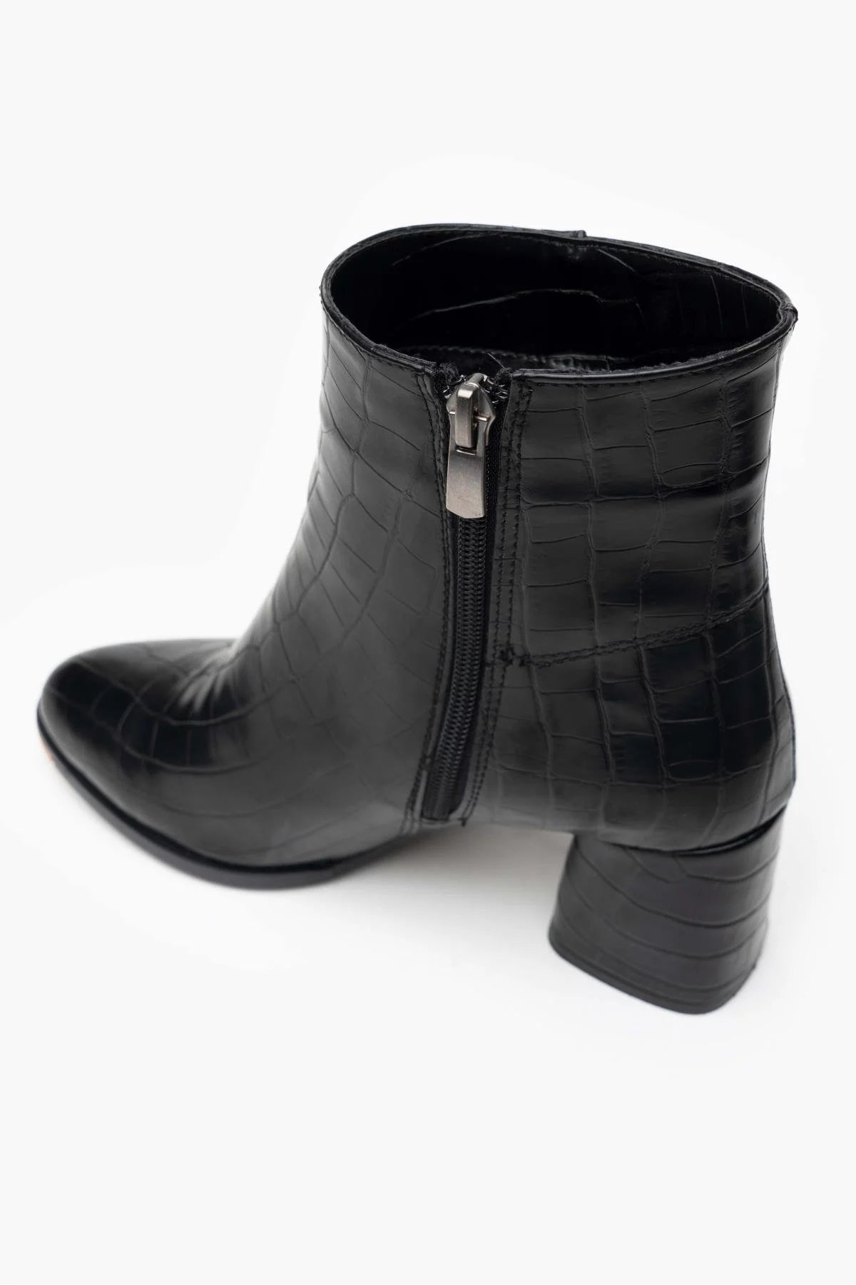 TINDRA Svart Kroko Boots